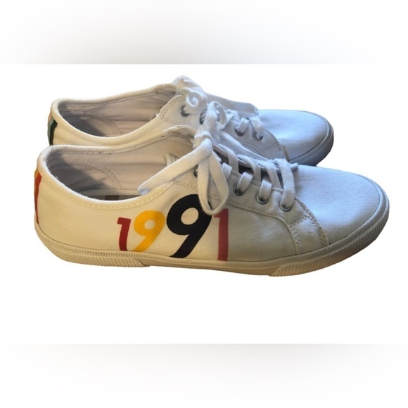 Boden 1991 White Lace Up Sneaker Size 10 Rainbow Print Colorful Canvas Fall - Picture 1 of 6